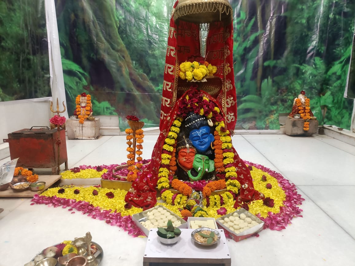 अंजड़ शाही अंदाज में राजसी ठाट बाट के साथ निकलेगा भगवान वीरेश्वर महादेव का शिव डोला  4 अगस्त को लेकर तैयारी अंतिम दौर में देश के प्रसिद्ध गायक नर्त्य दल पांच भजन गायक रंगोली आर्टिस्ट बिखेरेंगे अपनी कला नगर भ्रमण पर निकलेंगे भगवान वीरेश्वर महादेव