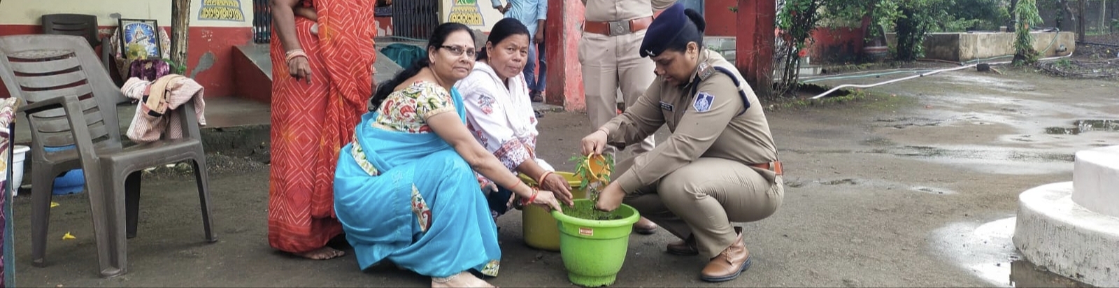 धार ज्ञानपुरा शासकीय कस्तूरबा गाँधी बालिका छात्रावास में थाना प्रभारी तिरला द्वारा साइबर फ्रॉड एवं बेड टच गुड टच के बारे में समझाइश दी गई