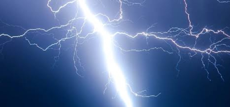 अंजड़ के समीप ग्राम उचावद में आकाशीय बिजली गिरने से दो लोगों की मौत एक गंभीर घायल