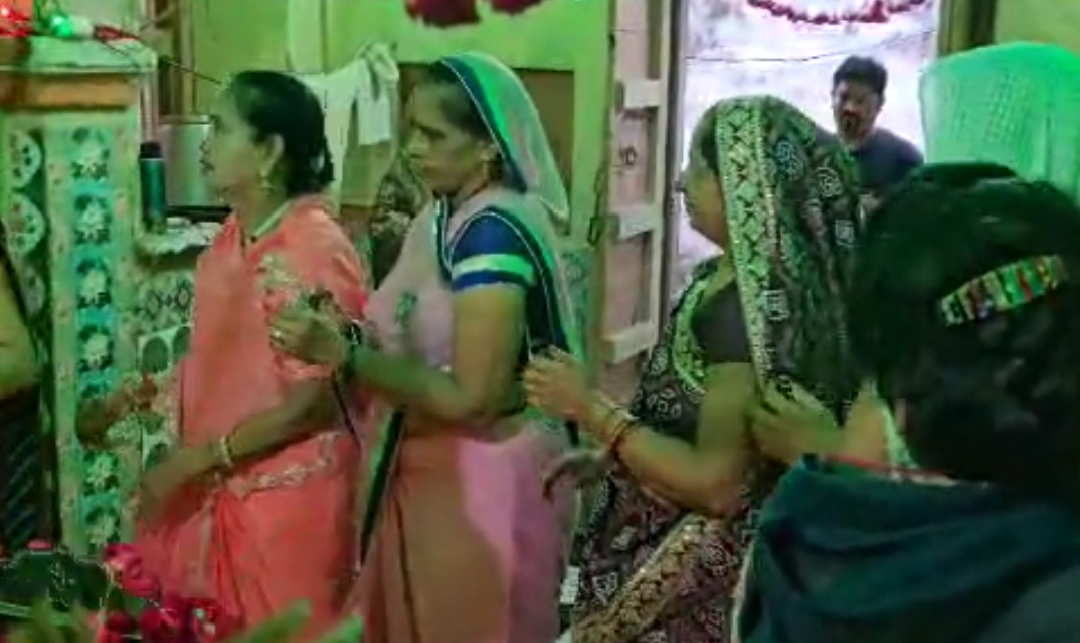 अलीराजपुर नानपुर जैन मंदिर में पर्व पर्यूषण के पांचवें रोज भगवान महावीर स्वामी जी का जन्म कल्याण वचन किया गया