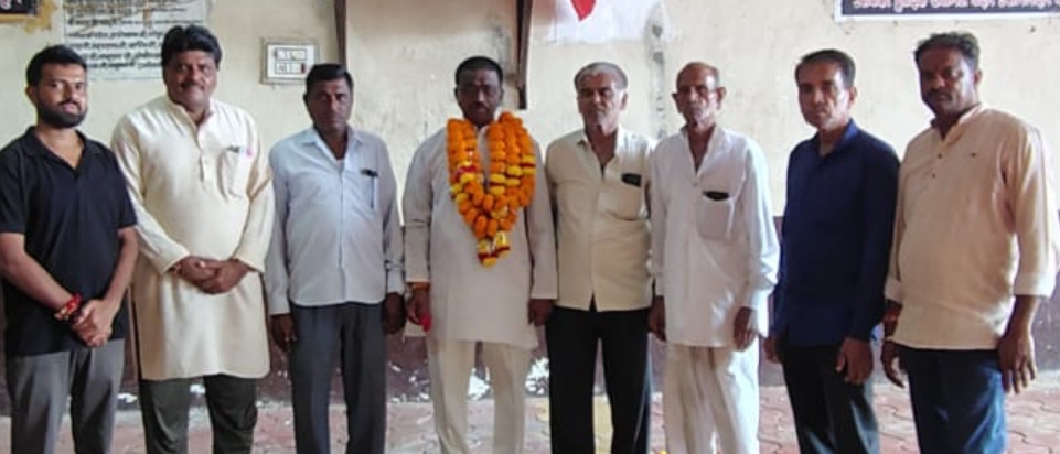 बलराम कृषक उत्पादक सहकारी संस्था मर्यादित, बड़वानी (एफ.पी.ओ.) के अध्यक्ष पद पर श्री मान ओम जी मुकाती (पिपरी) को निर्वाचित होने पर आज यादव धर्मशाला अंजड में पुष्प माला पहना कर बधाई व शुभकामनायें दी