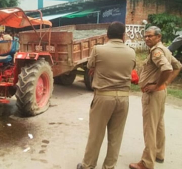 वाराणसी जिले के जंसा थाना क्षेत्र के हरसोस गांव में जंसा-राजातालाब मार्ग पर गुरुवार को ट्रैक्टर की टक्कर से स्कूल से धर लौट रही थी छात्रा की मौत ,