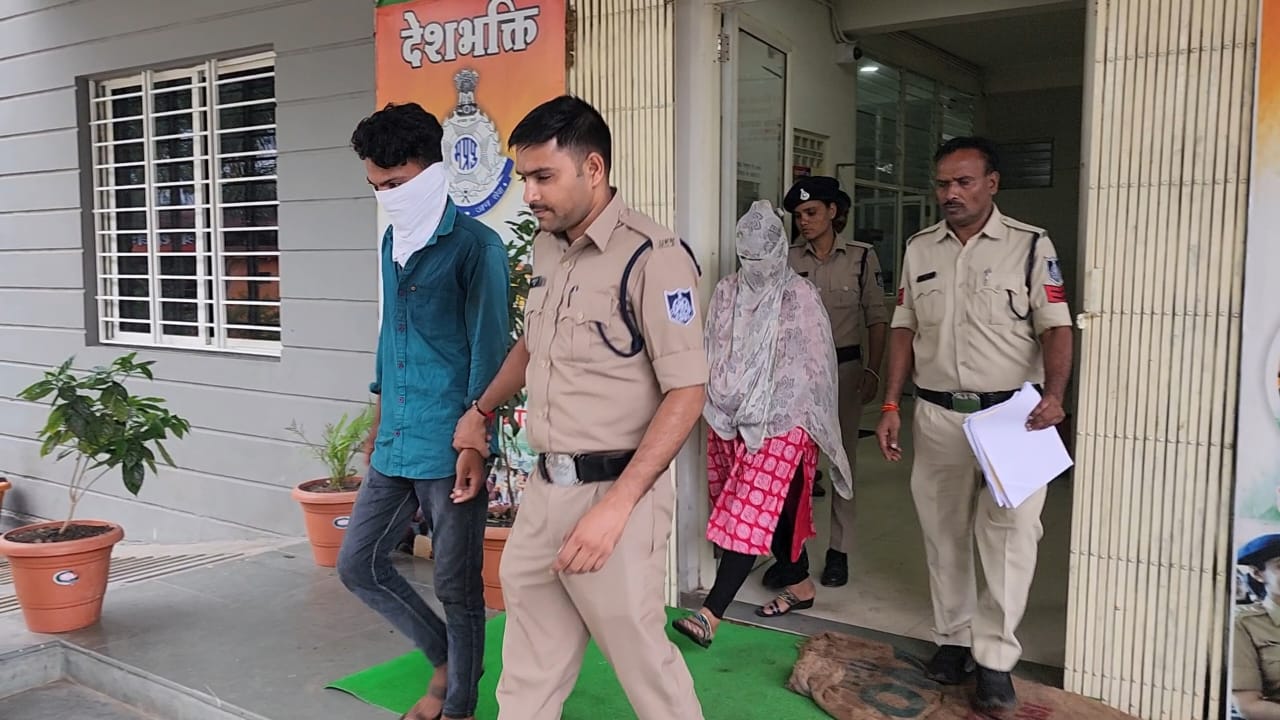 मनावर देह व्यापार करने वाले आरोपियों को पुलिस ने दबोचा  रहवासी इलाके में चला रहे थे अनैतिक व्यापार