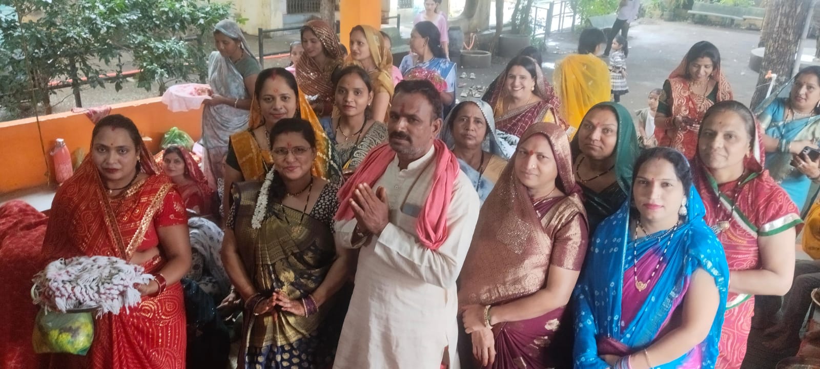 मनावर भाद्रपद मास की तृतीया को सुहागन महिलाओं और कुवांरी कन्याओं द्वारा हरतालिका तीज का व्रत हर्षोलास मनाया गया