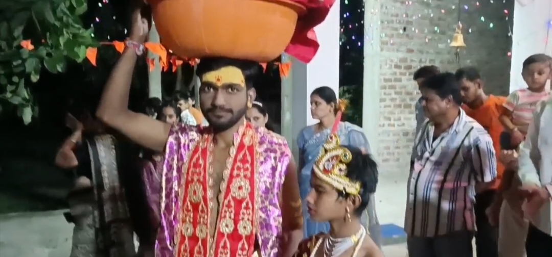 कुक्षी ढोल नगाड़ो के साथ धूम धाम से मनाई गई श्री कृष्ण जन्माष्टमी शोभायात्रा निकाली गई।