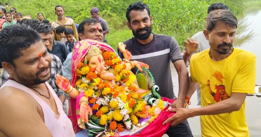 अलीराजपुर नानपुर नम आंखों से दी बप्पा को विदाई ,गणपति बप्पा मोरया अगले बरस तू जल्दी आ के जयकारे से गूंजा नगर...