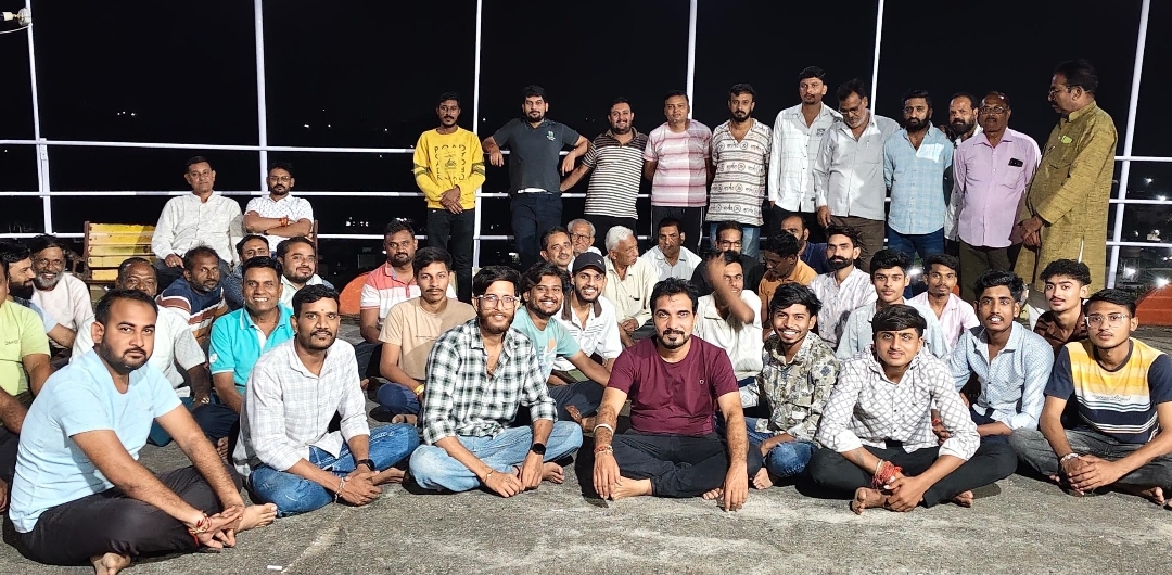 अंजड़ शारदीय नवरात्र को लेकर नगरी माता मंदिर में बैठक संपन्न श्रद्धा भक्ति के साथ मनाया जाएगा उत्सव गरबों की रहेगी धूम