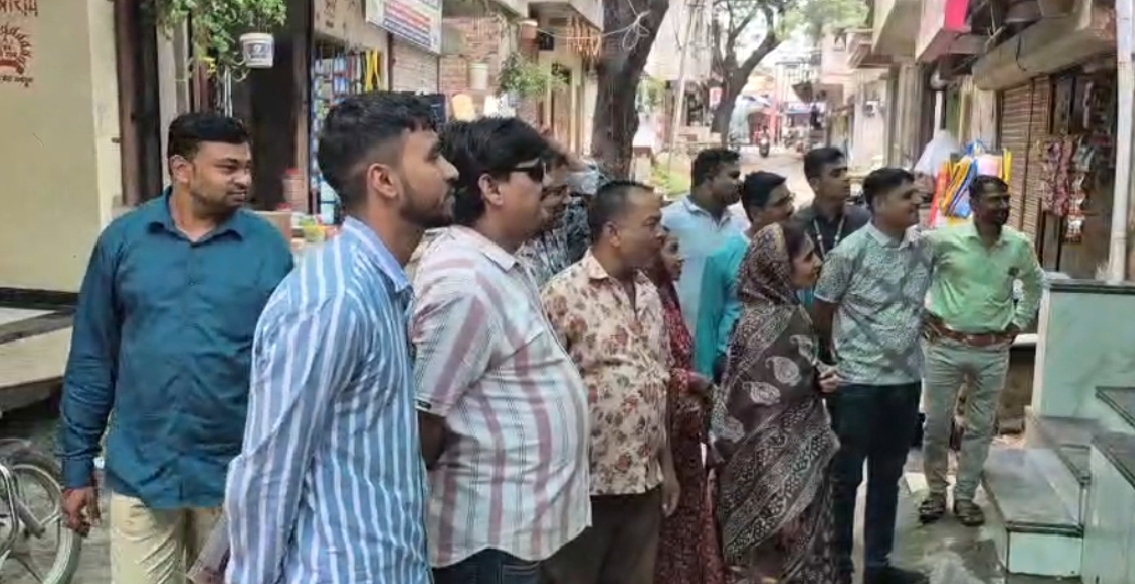 नानपुर आत्म निर्भर भारत के तहत क्षेत्रीय सांसद श्रीमति अनीता नागर सिंह चौहान ने नानपुर क्षेत्र का दौरा किया और स्थानीय व्यापारियों से उनकी दुकान पर जाकर स्वदेशी अपनाने ब स्वदेशी समान खरीदने बैचने का आग्रह किया।