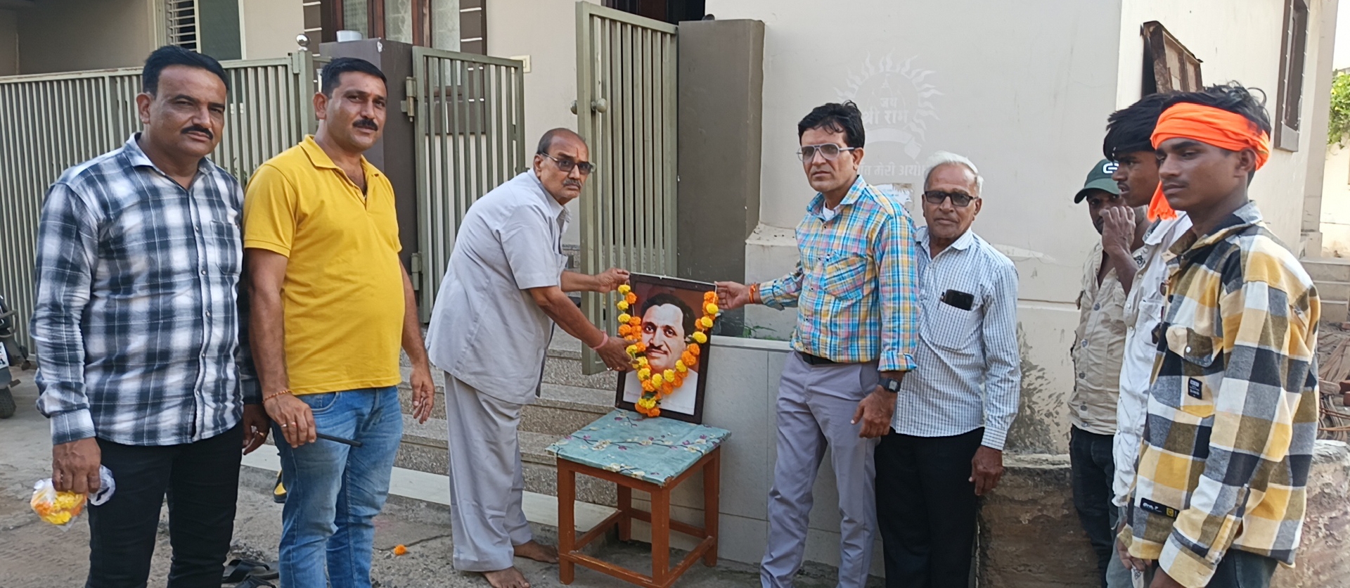 नगर अंजड़ में आज वार्ड क्रमांक 4 में बूथ क्रमांक 11 और 12 की बैठक संपन्न हुई जिसमें पंडित दीनदयाल उपाध्याय की जन्म जयंती के उत्सव पर कार्यक्रम का आयोजन किया गया जिसमें एक पौधा मां के नाम से पौधा रोपण किया गया