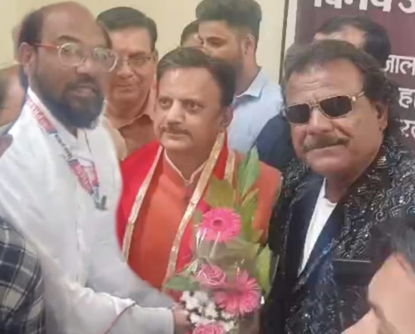 अखिल निमाड़ लोक परिषद परख साहित्य मंच प्रेस क्लब बाकानेर द्वारा विश्व हिंदी दिवस 14 सितंबर को इंदौर मै आनंद मोहन माथुर सभागृह मै उप मुख्य मंत्री राजेंद्र शुक्ल जी का स्वागत किया