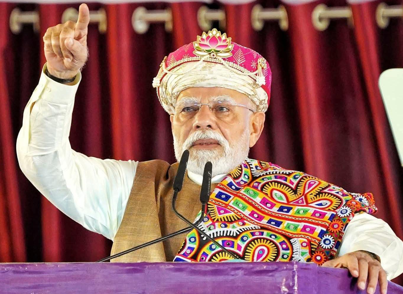 दुनिया के बाजार में चमकेगा धार के भेंसोला का टेक्सटाइल पार्क- प्रधानमंत्री मोदी,2158 एकड़ क्षेत्र में यह पार्क विकसित किया गया है। जहां 91 बड़ी कपड़ा कंपनियो को फैक्ट्री व इकाई निर्माण के लिए 1300 एकड़ भूमि आवंटित की जा चुकी है। इसमें 23 हजार करोड का कुल निवेश होगा