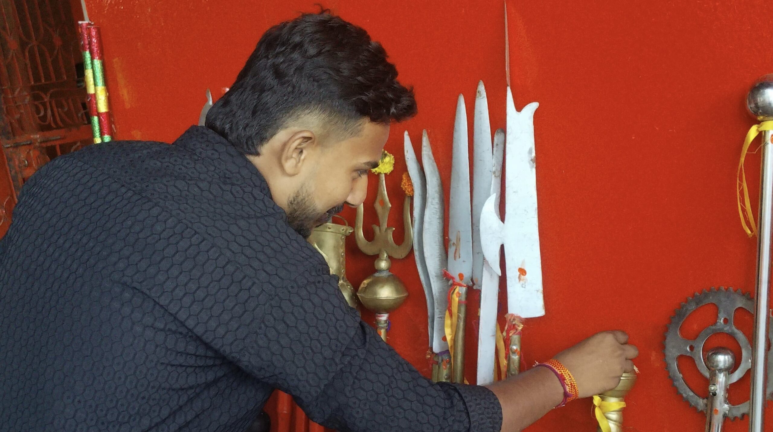 कुक्षी श्री बजरंग व्यायामशाला अखाड़ा कुक्षी में शस्त्र पूजन एवं महाआरती संपन्न