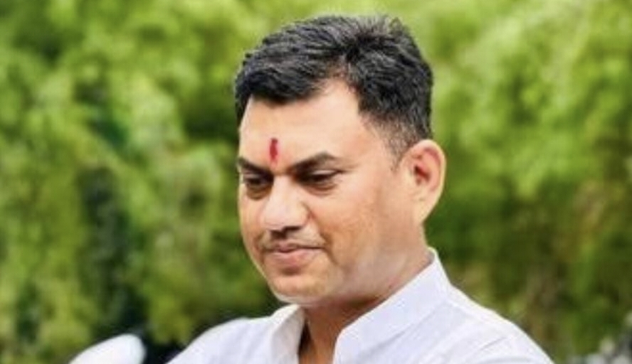 मनावर भारी वाहनों को सुबह से रात तक प्रतिबंधित करने के लिए विधायक ने लिखा कलेक्टर को पत्र।                    